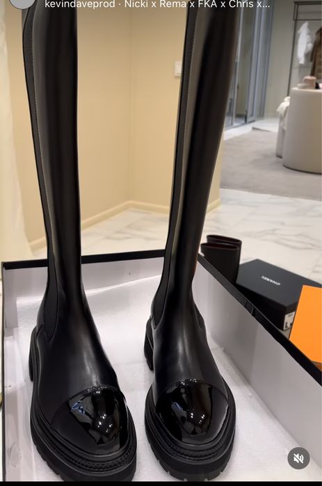 Продам новые сапоги под Chanel