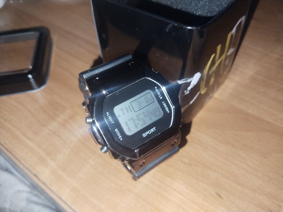 Продам часы в хорошем качестве