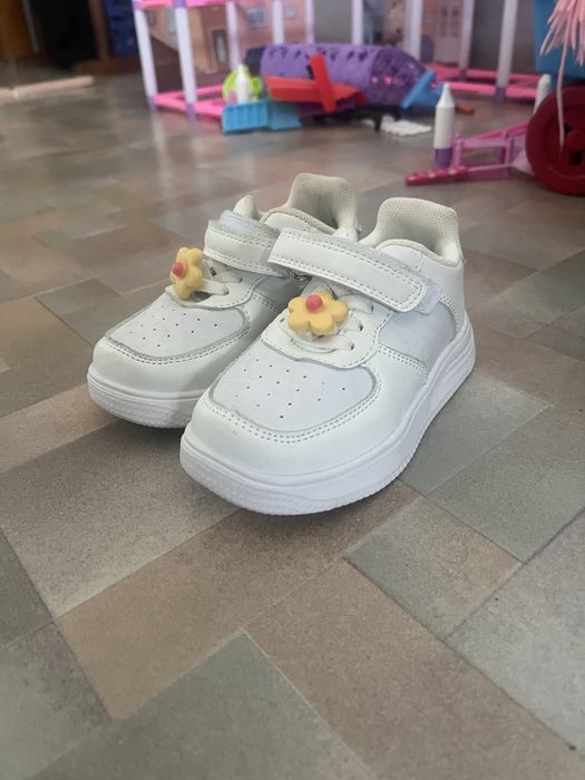 Обувь детская белая