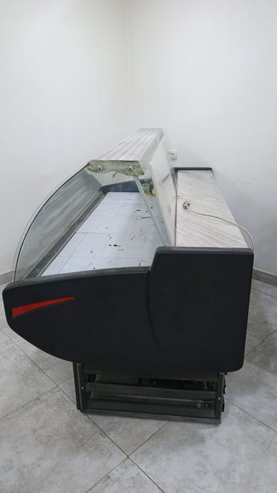 Холодилник  витрина AZN