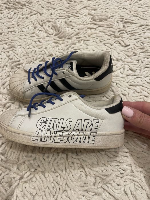 Кроссовки для девочки и идеале. 27 размер