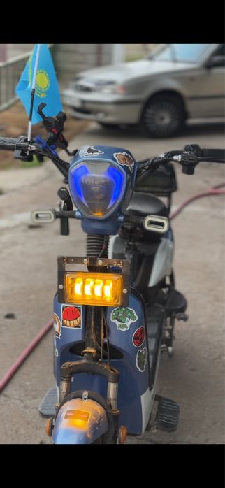 Скутер леопард синий свет