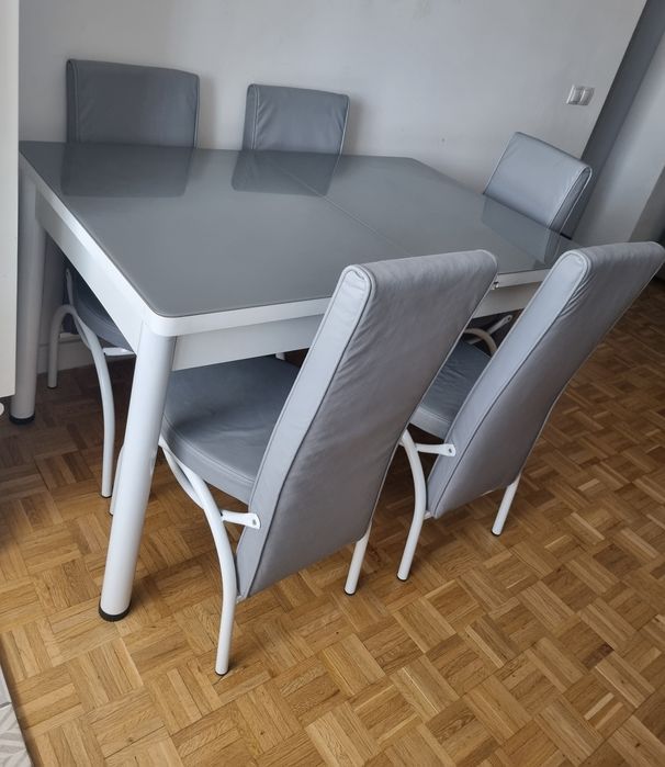 Masă extensibilă cu 5 scaune