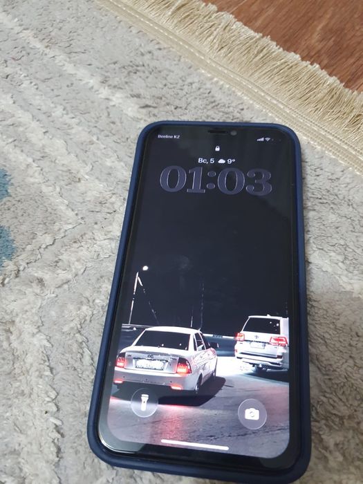 продаю айфон 11.