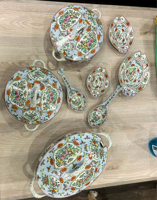 Порцеланов сервиз