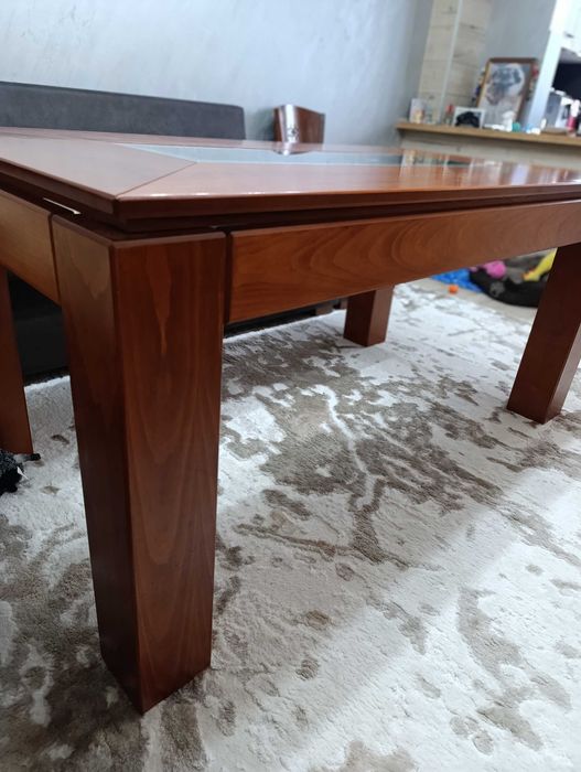 Продавам холна маса