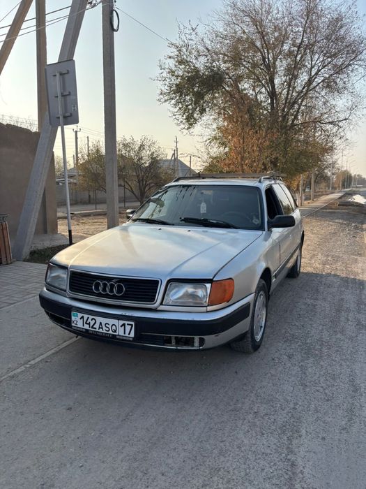 Ауди 100.