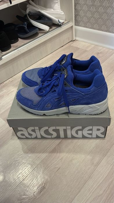 Продаю кроссовки Asics