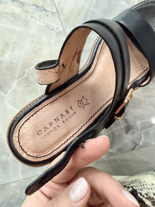 Босоножки кожаные