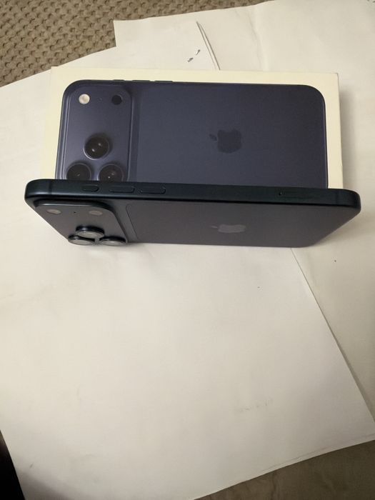 iPhone 17 Pro Max 256GB Deep Blue - Като НОВ, 100% Батерия, Гаранция Yettel Фактура