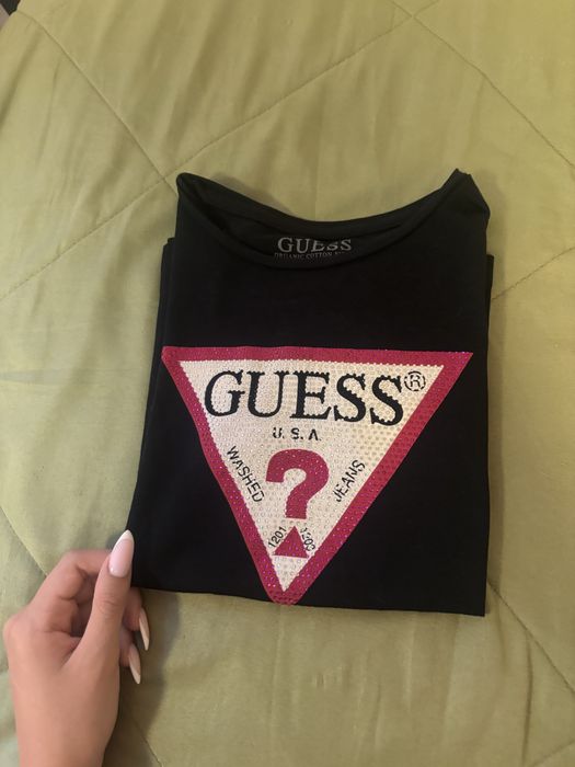 Guess тениска с камъчета,не е носена -XS