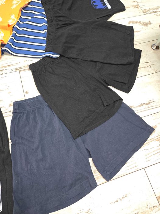 Къси панталонки и тениски с къс ръкав