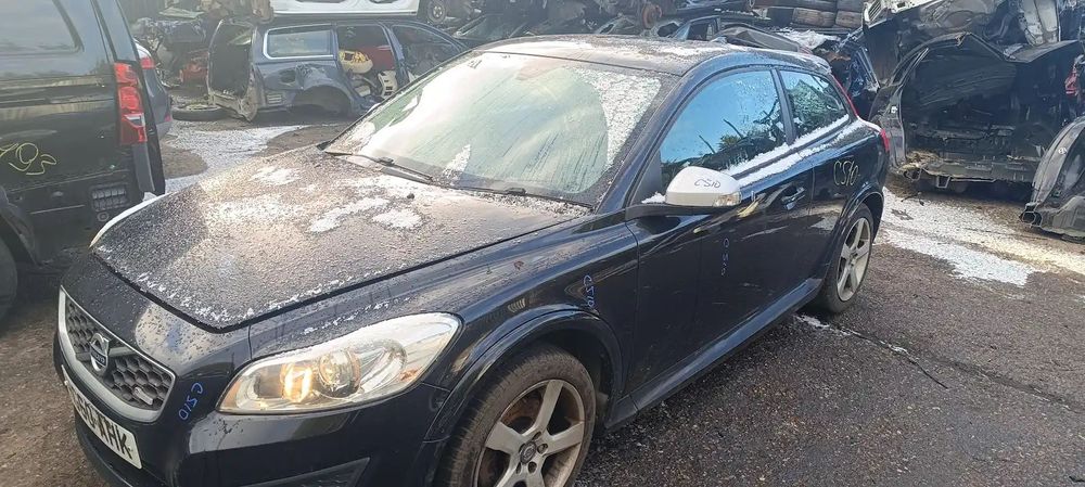 Dezmembrari / Dezmembrez Volvo C30 Coupe Rdesign 2.0 D5204T5 cutie viteze manuala cod culoare 45200 Black Sapphire