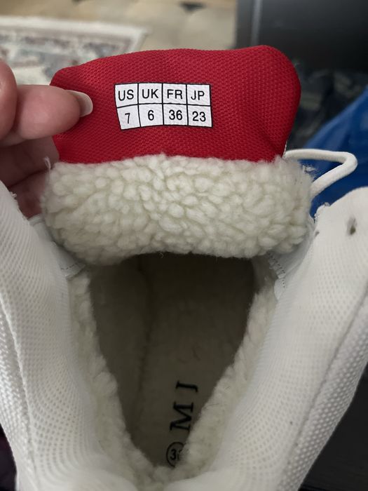 Продам кроссовки с мехом