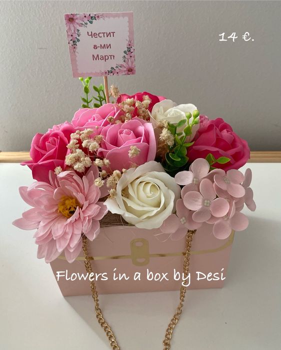 Букети в кутия, подарък за осми март