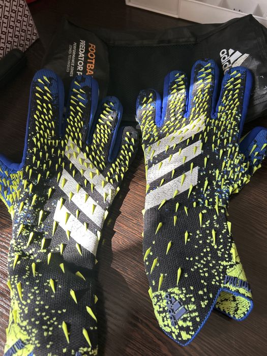 Вратарские перчатки предатор