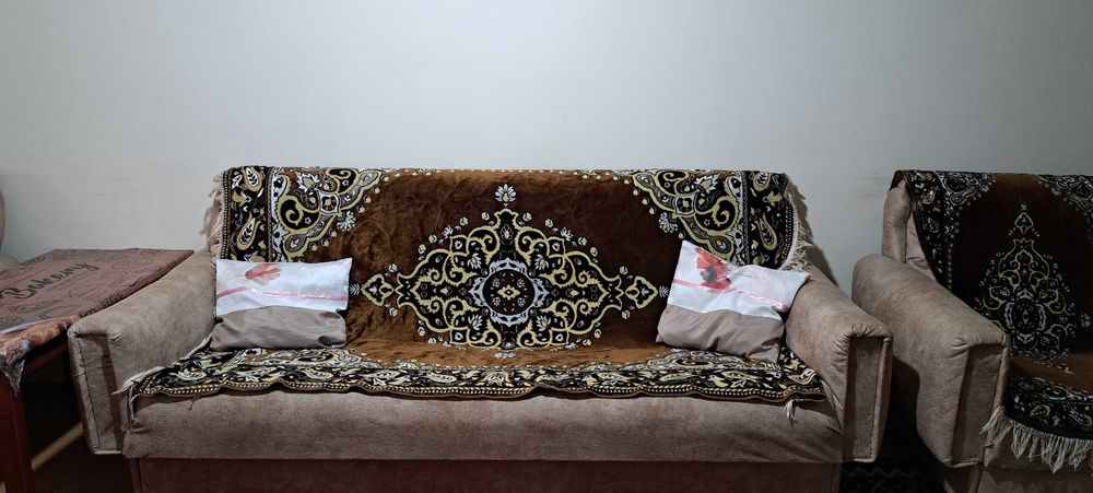 Продаётся мягкая, уютная мебель для всей семьи.Диван и два кресла