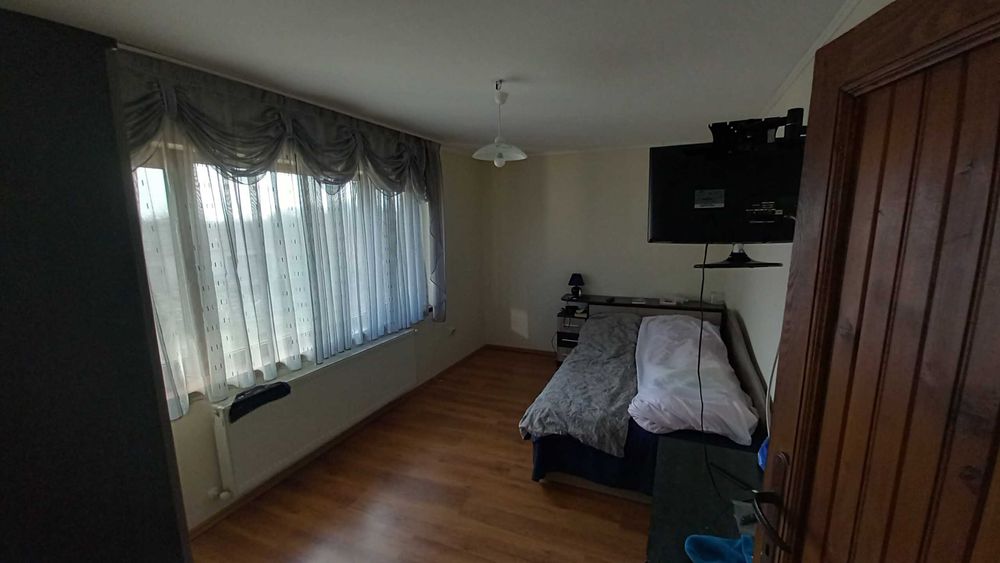 Имот в с. Бабово - 3 къщи с просторен парцел