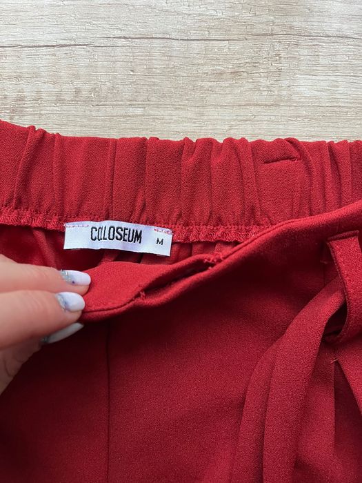 Vând pantaloni largi trei sfert