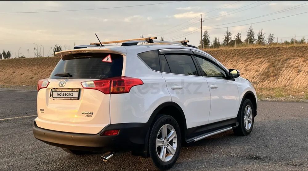 Toyota RAV4 2013год