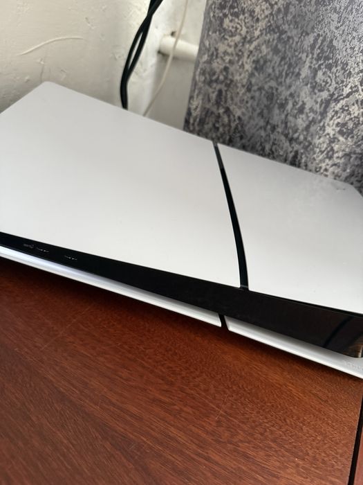 Продам приставку ПС5 слим