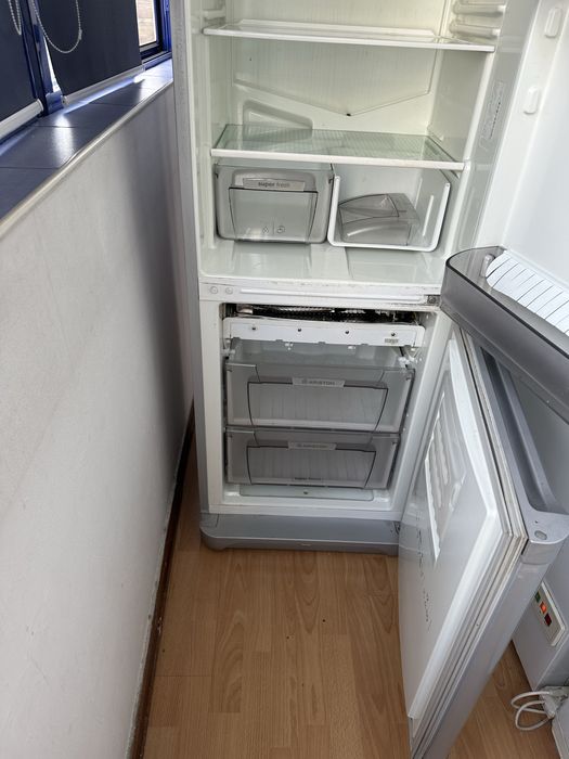 Холодильник Ariston