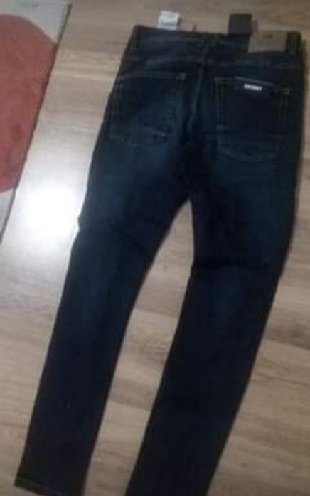 Blugi Unisex Skinny cu eticheta