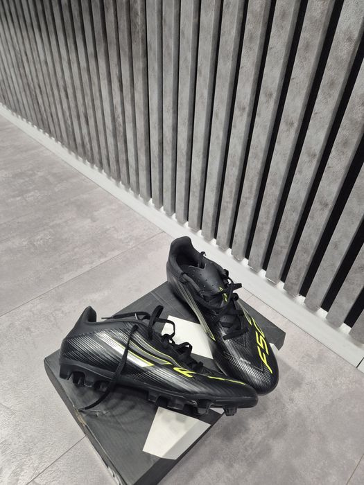 Ghete de fotbal Adidas cu crampoane