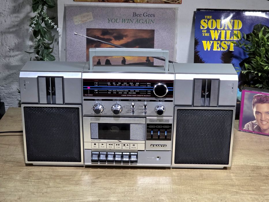 Radio casetofon SANYO M-9813L, boombox retro,  stereo  vintage 1985