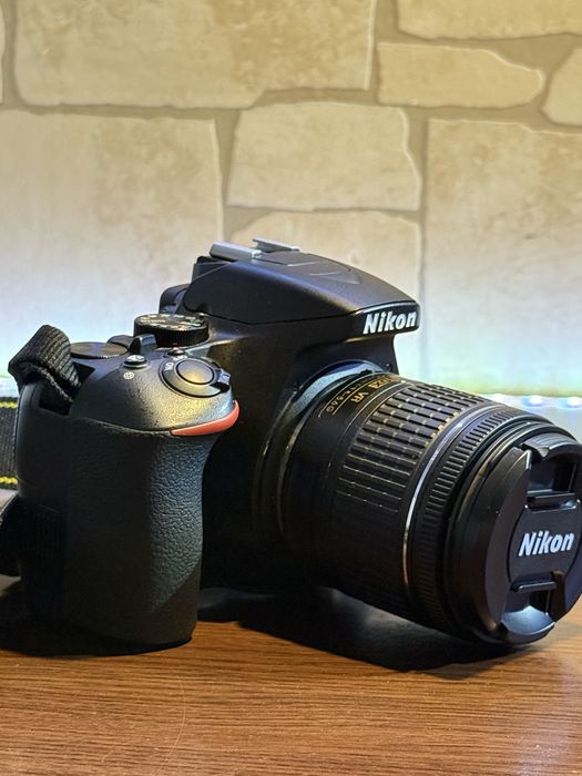 Aparat foto DSLR Nikon D3500 + Obiectiv AF-P NIKKOR 18-55mm G + Geantă