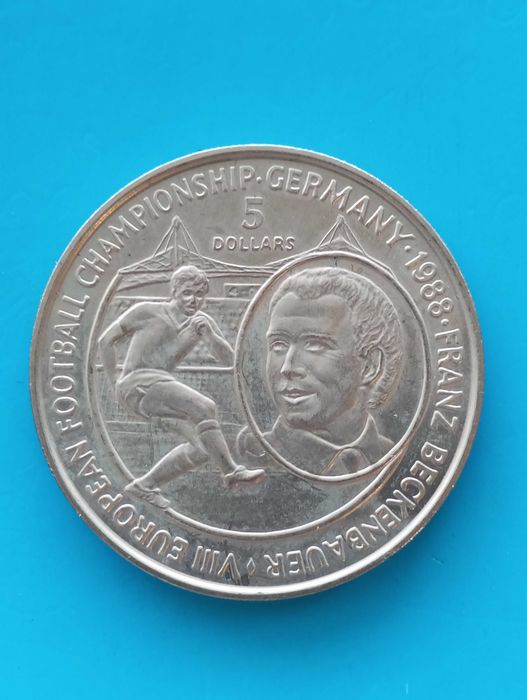 5 долара 1988 г. остров Ниуе Франц Бекенбауер