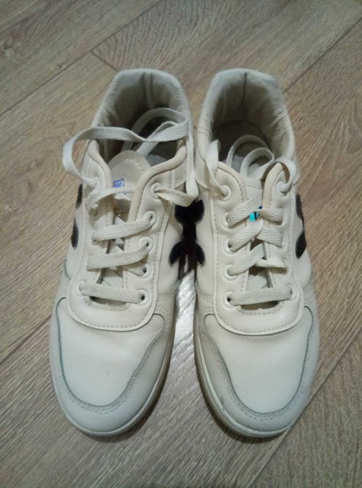 Кожаные кроссовки