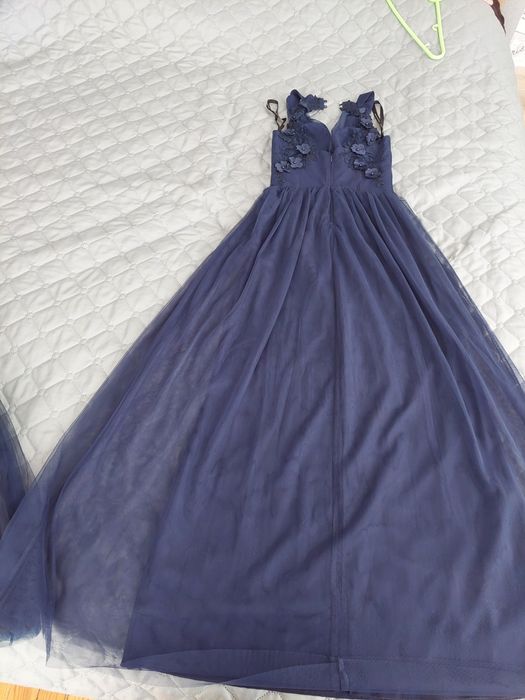 Продавам официална рокля !