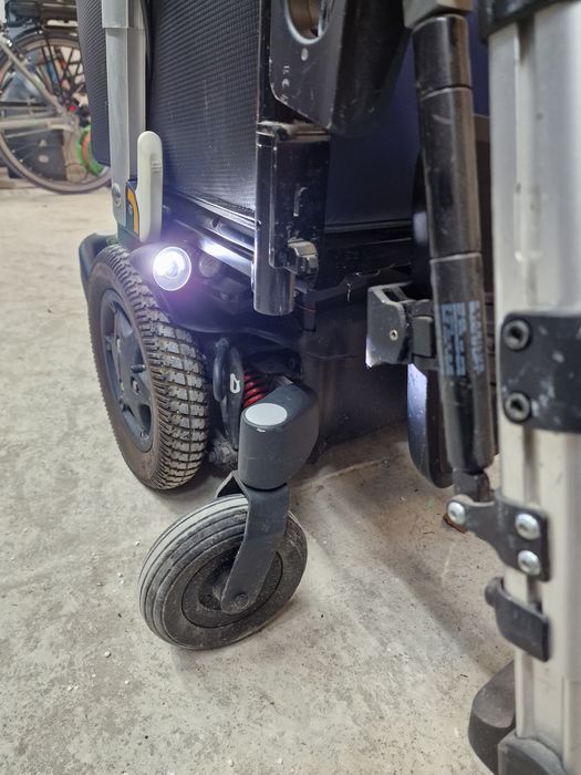 Инвалиден стол Q400m