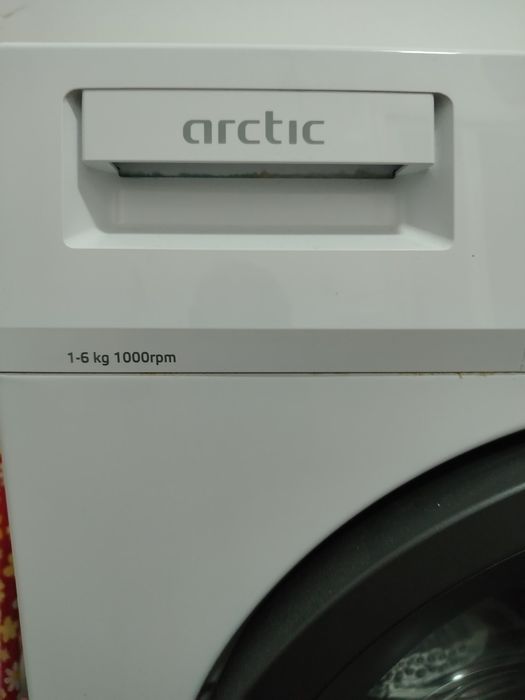 Vînd mașină de spălat rufe 6 kg Arctic.