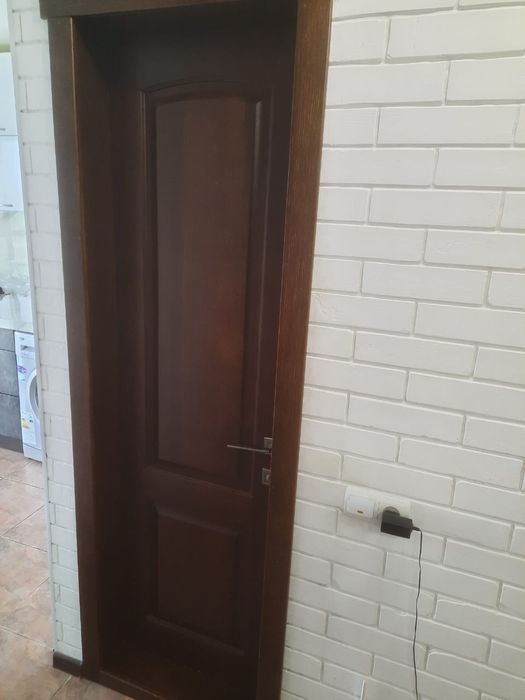 Продам двери деревянные