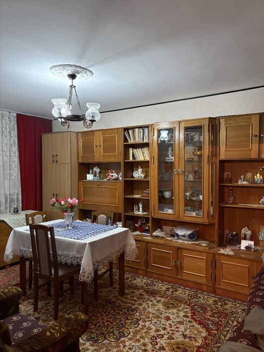 Vand apartament doua camere