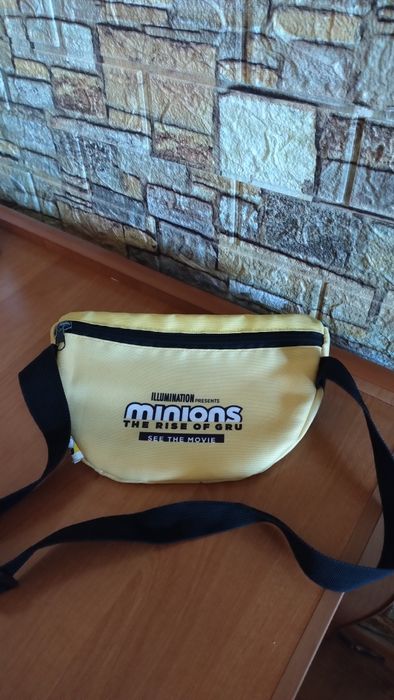 Детска чанта за кръст "Миньони"