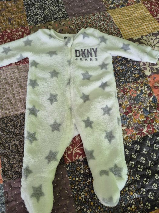 Salopeta bebe noua DKNY 0-3luni