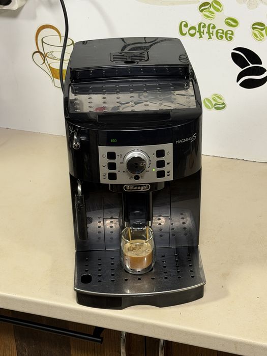 Кафемашина кафе автомат delonghi magnifica S с гаранция
