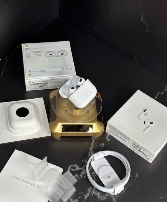 Продам Airpods 3