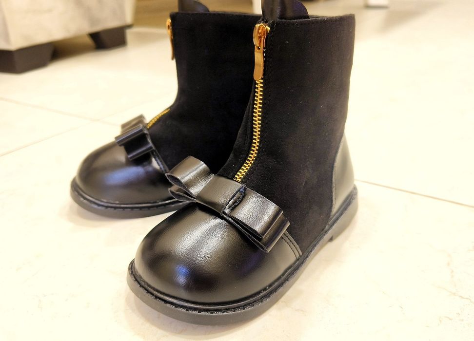 Продам демисезонные ботиночки для девочки. Пекин.