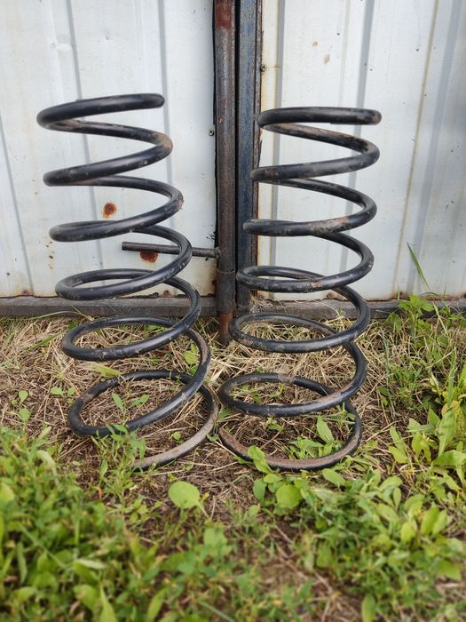 Продам пружины и стойки