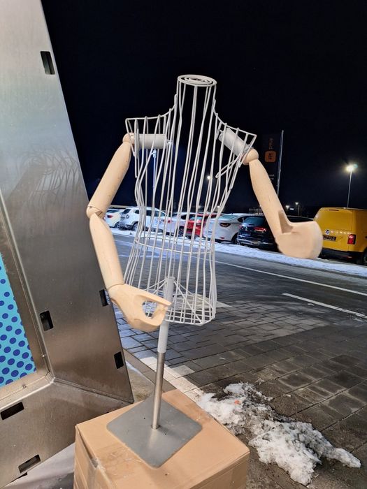 De vanzare doi manechini.