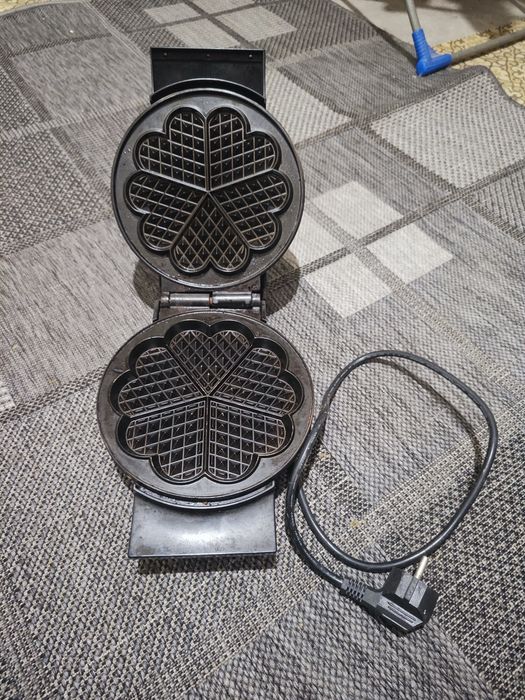 Вафельница электрическая