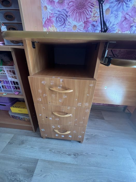 Продам компьютерный, письменый стол б/у