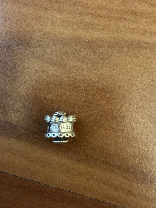 Талисман на пандора “Честит рожден ден”