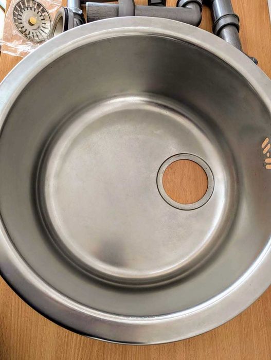 Италианска кръгла мивка 44х20 и смесител