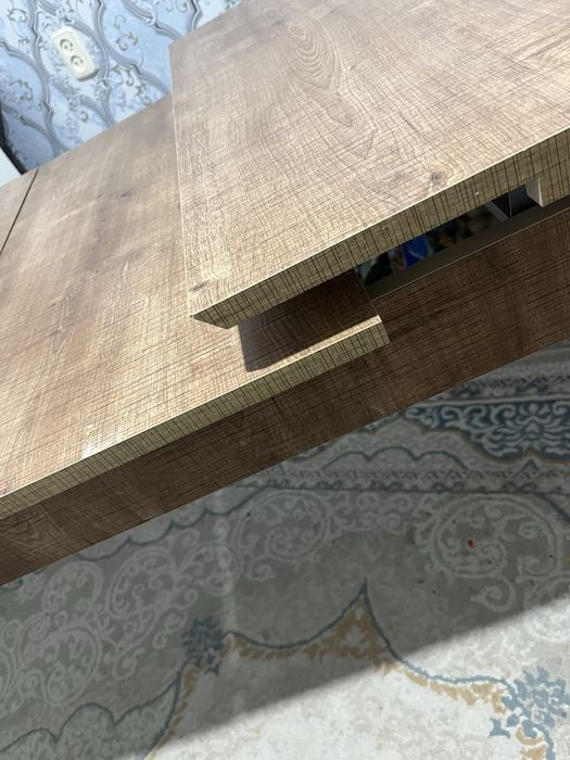 Стол большой для гостей