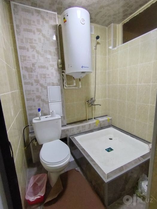 ПРОДАЕТСЯ Чирчик ш. 4 м/н кирпичный кубик дом 1/1/4 +2×6 балкон 46 м²